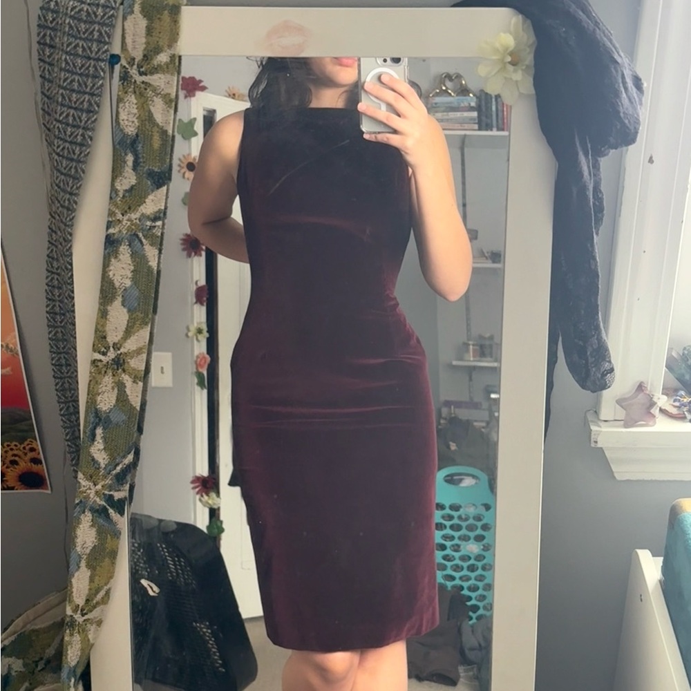 Leigh’s size 8 maroon velvet dress